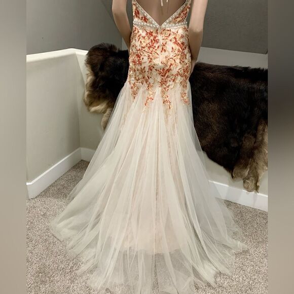 New Gorgeous Embroidered Floral Lace Beaded  Fishtail Halter Gown - Picture 14 of 16